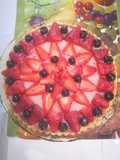 Crostata morbida alle fragole ed amarene con crema al limone