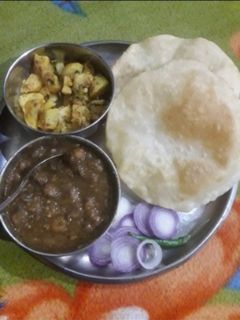 छोले भटूरे(chole bhature recipe in hindi) रेसिपी मुख्य फोटो