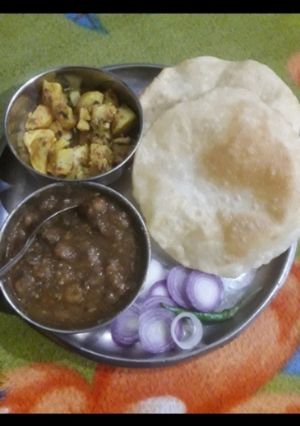 छोले भटूरे(chole bhature recipe in hindi) रेसिपी मुख्य फोटो