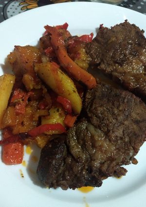 Una foto de Carne al horno con vegetales #platounico