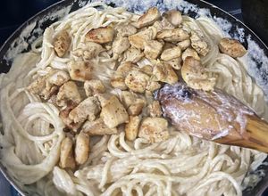Una foto de Spaghettis (pasta) con crema de leche