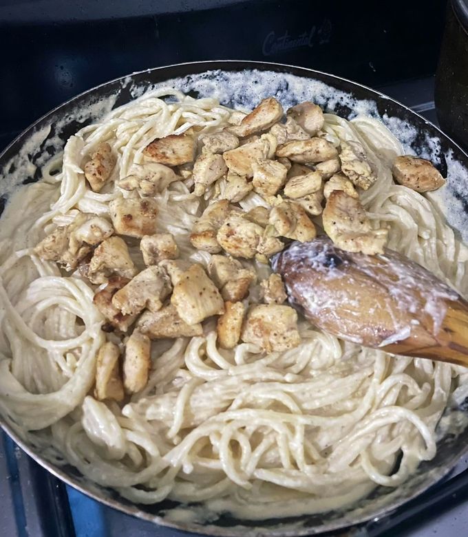 Una foto de Spaghettis (pasta) con crema de leche