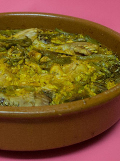 Una foto de Arroz con pollo y verduras al romero