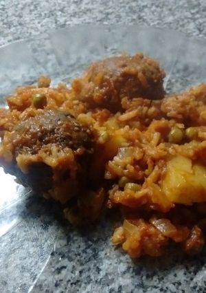Una foto de Guiso de albóndigas con arroz