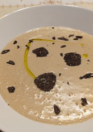 Une photo de Velouté de châtaignes et truffe