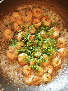 Una foto de Camarones al PilPil