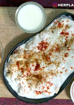 A picture of Dahi Vada.