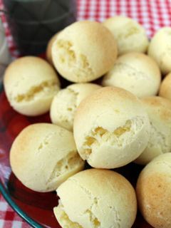 Una foto de Pão de queijo (Pan de queso)