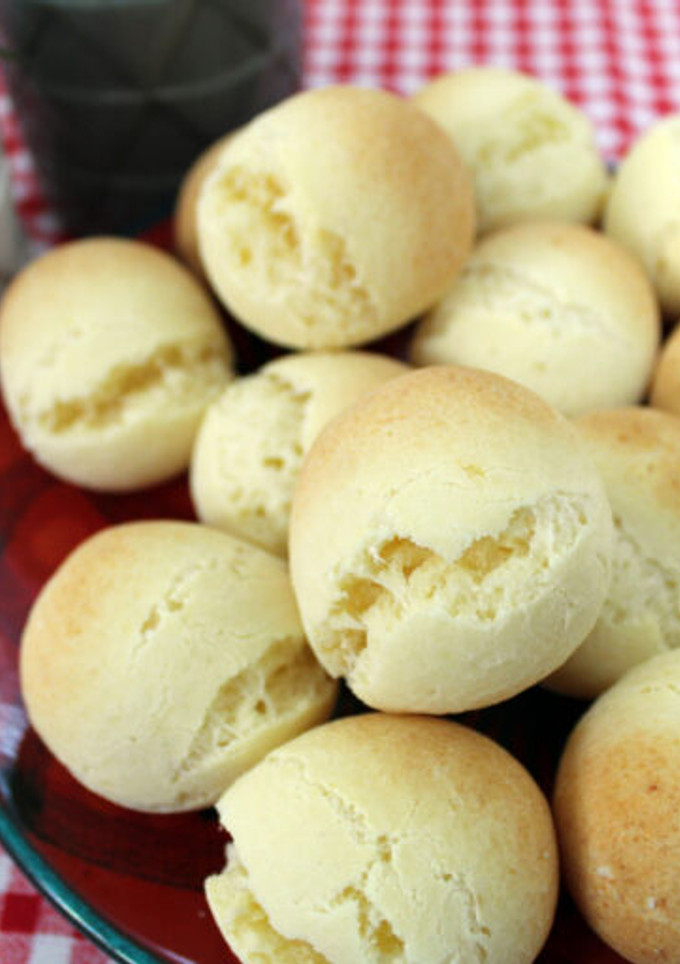 Una foto de Pão de queijo (Pan de queso)