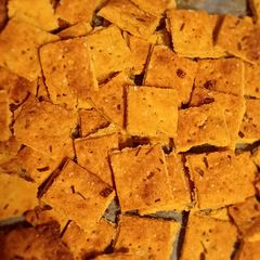 A picture of Pesto Parmesan Crackers.