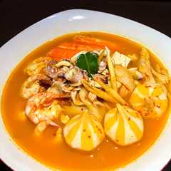 A picture of Tom Yum Seafood.