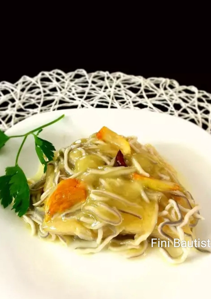Una foto de Bacalao al pinpin con gulas