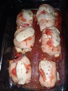 Una foto de Pechugas rellenas con guarnición