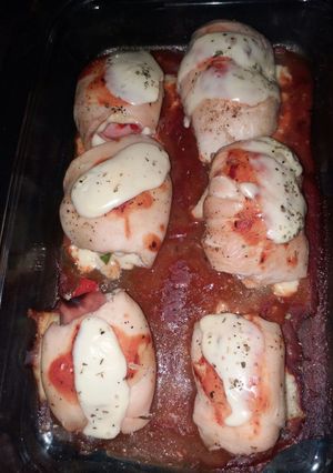 Una foto de Pechugas rellenas con guarnición