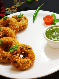 साबूदाना रिंग वडा (Sabudana ring vada recipe in hindi) रेसिपी मुख्य फोटो