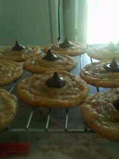 A picture of Perfect Peanut Butter Cookies.