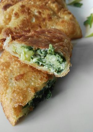 Una foto de Empanadillas de espinacas, queso crema y manzana