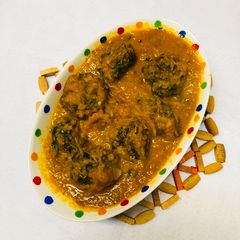 A picture of Palak kofta curry.