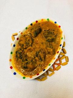 A picture of Palak kofta curry.