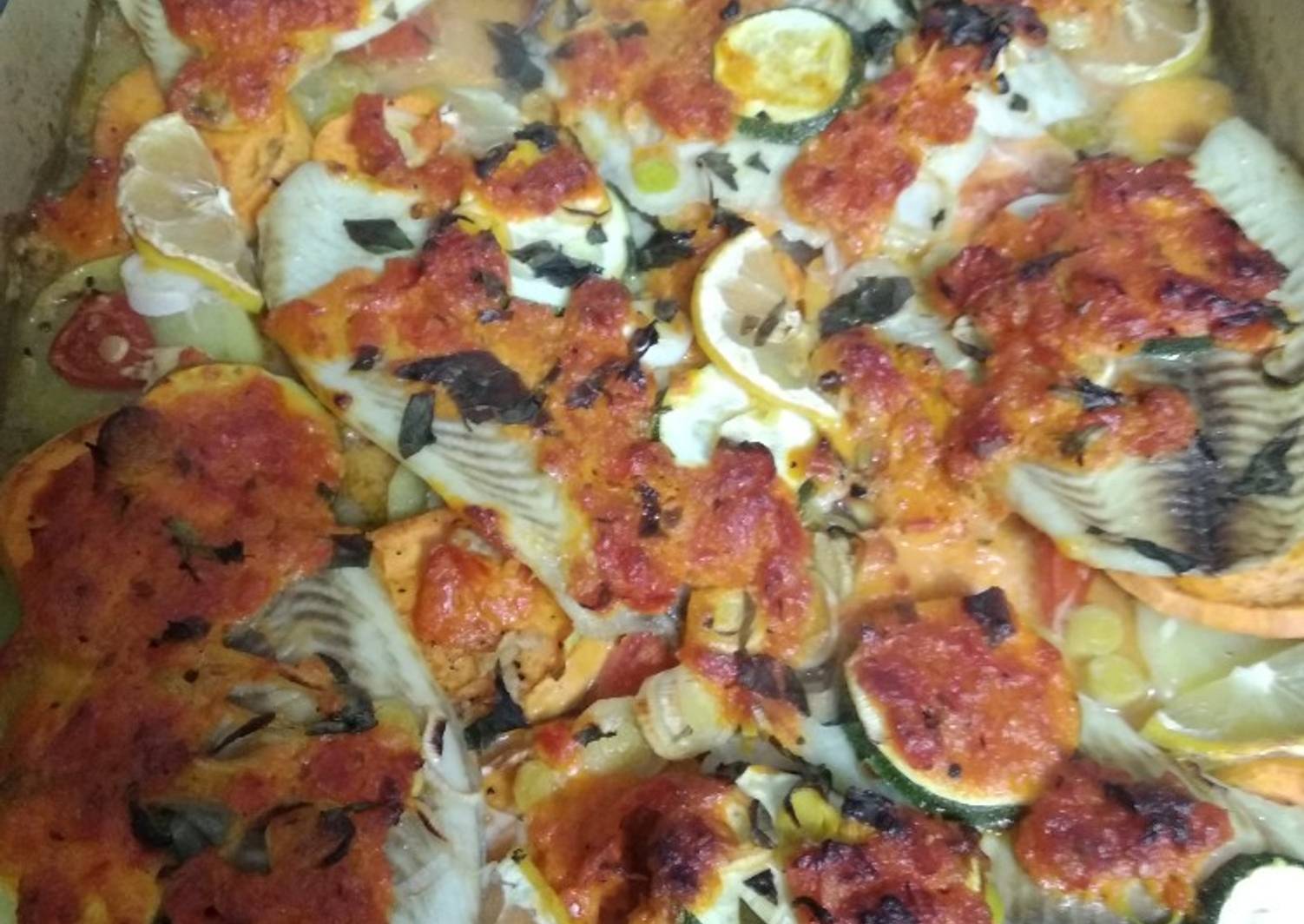 Tilapia al horno con mix de patatas y boniato Receta de gonsos686 Cookpad