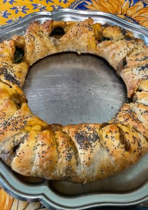 Une photo de Couronne aux champignons, épinards, tomate et parmesan