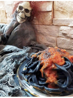Foto di Tagliolini al carbone vegetale con pomodoro