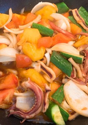 Hình của món Mực xào chua ngọt.