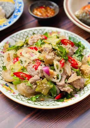 Hình của món Bê Thui Bóp Thấu.