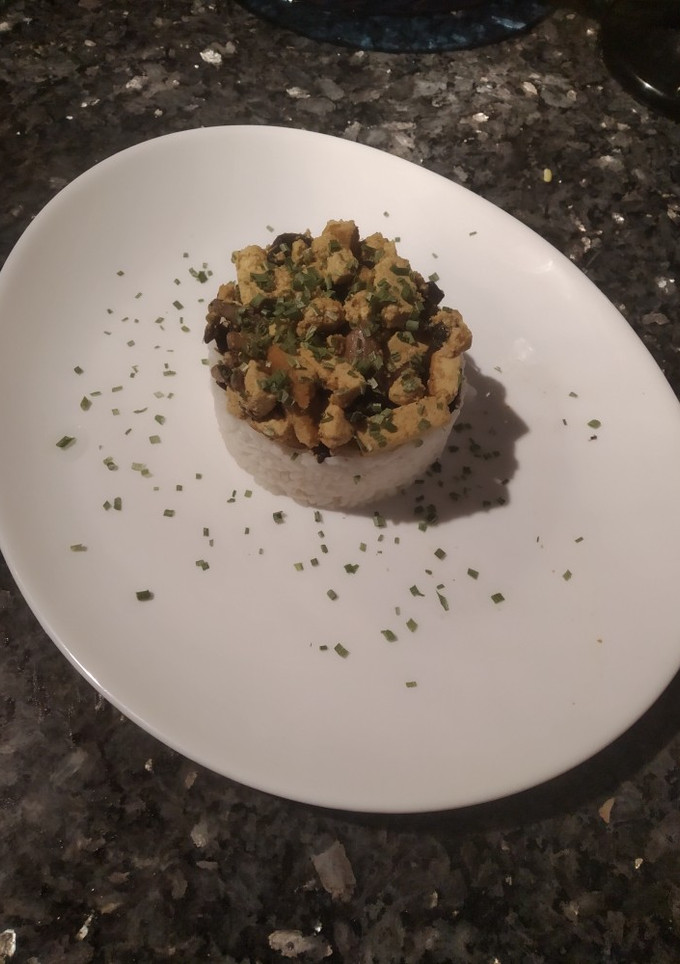 Una foto de Tofu con champiñones al curry