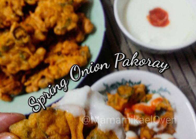 Sring Onion Pakoray (With Garlic Sauce)