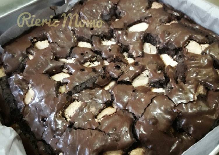Bagaimana Membuat Fudge Brownies / brownies panggang shiny crust, Enak
