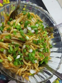 હકકા નુડલ્સ(hakka noodles recipe in Gujarati) રેસીપી મુખ્ય ફોટો