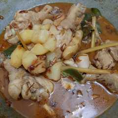 A picture of Kare ayam.