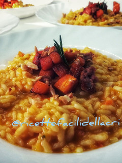Foto di Risotto con zucca, salsiccia e mandorle