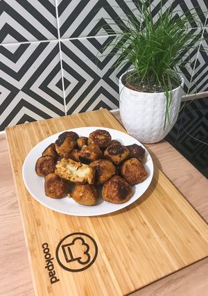 O poză a rețetei Chifteluțe cu brânză în interior.