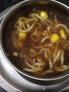 थुक्पा नूडल्स सूप (thukpa noodle soup recipe in Hindi) रेसिपी मुख्य फोटो