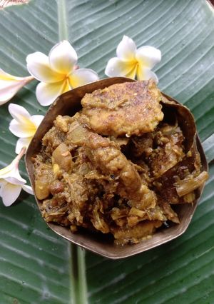মটর ডালের বড়া দিয়ে মোচার ঘণ্ট (matar daler bora diye mocha ghonto recipe in Bengali) রেসিপির প্রধান ছবি