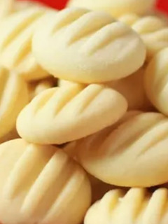 பட்டர் குக்கீஸ்..முட்டை இல்லாமல்(butter cookies recipe in tamil) செய்முறை முக்கிய புகைப்படம்