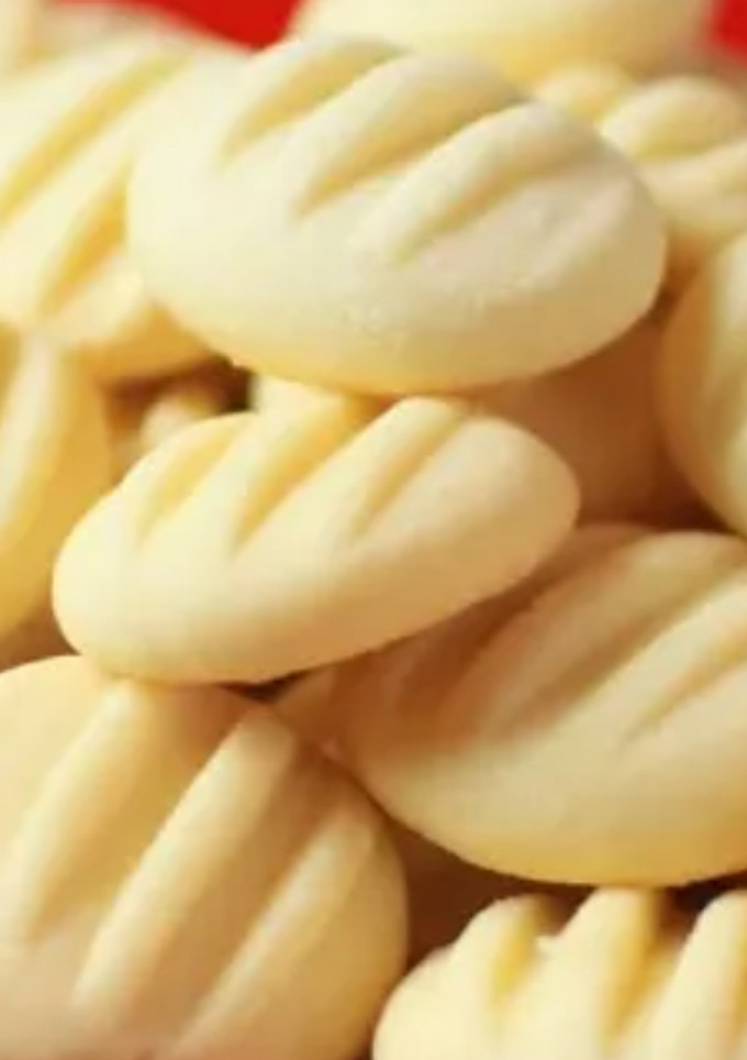 பட்டர் குக்கீஸ்..முட்டை இல்லாமல்(butter cookies recipe in tamil) செய்முறை முக்கிய புகைப்படம்