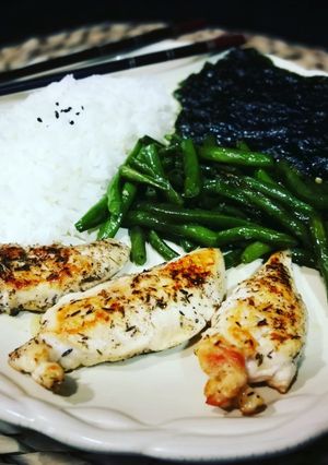 Foto principal de Solomillo de pollo con judías, arroz chino y alga Nori - fácil