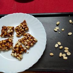 A picture of Peanuts and jaggery chikki.