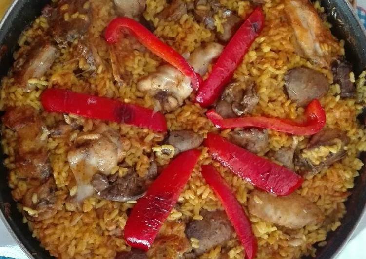 Paella de carne pollo