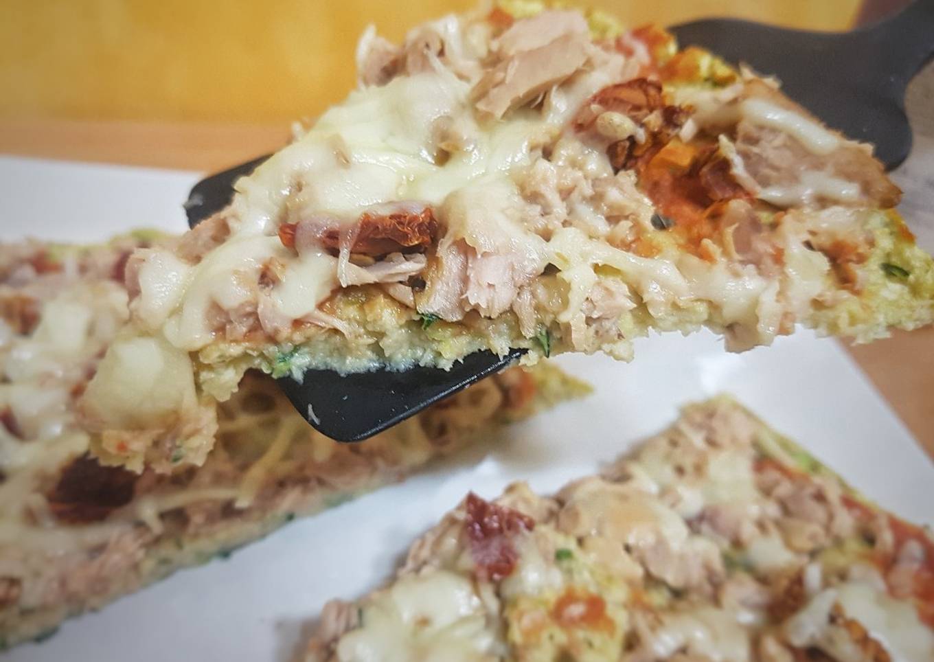 Pizza de atún con base de calabacín