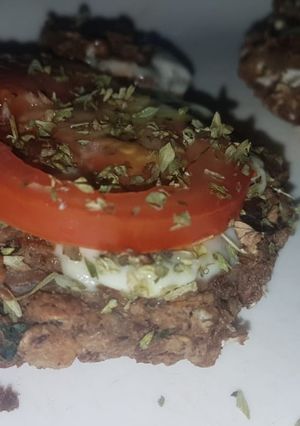 Una foto de Hamburguesa de lenteja sin huevo y avena 😊🙌