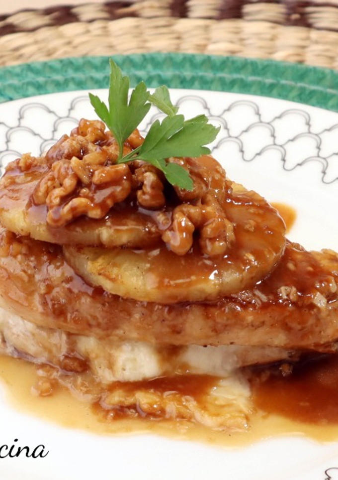 Una foto de Pechugas de pollo con queso, piña miel y soja