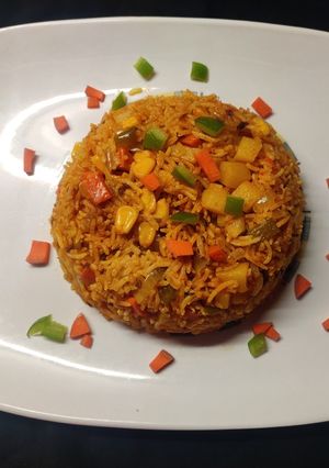વેજિટેબલ પુલાવ (Vegetable Pulao Recipe In Gujarati) રેસીપી મુખ્ય ફોટો