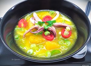 Foto di Gazpacho di arance e lime piccante con calamari