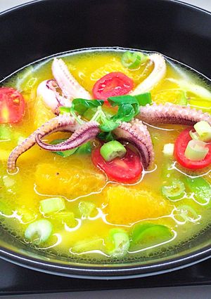 Foto di Gazpacho di arance e lime piccante con calamari