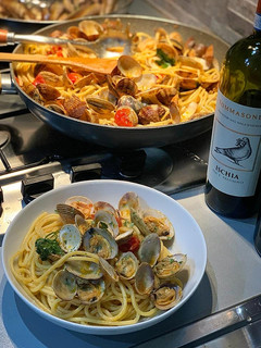Foto di Spaghetti con vongole e tartufi di mare