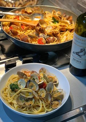 Foto di Spaghetti con vongole e tartufi di mare